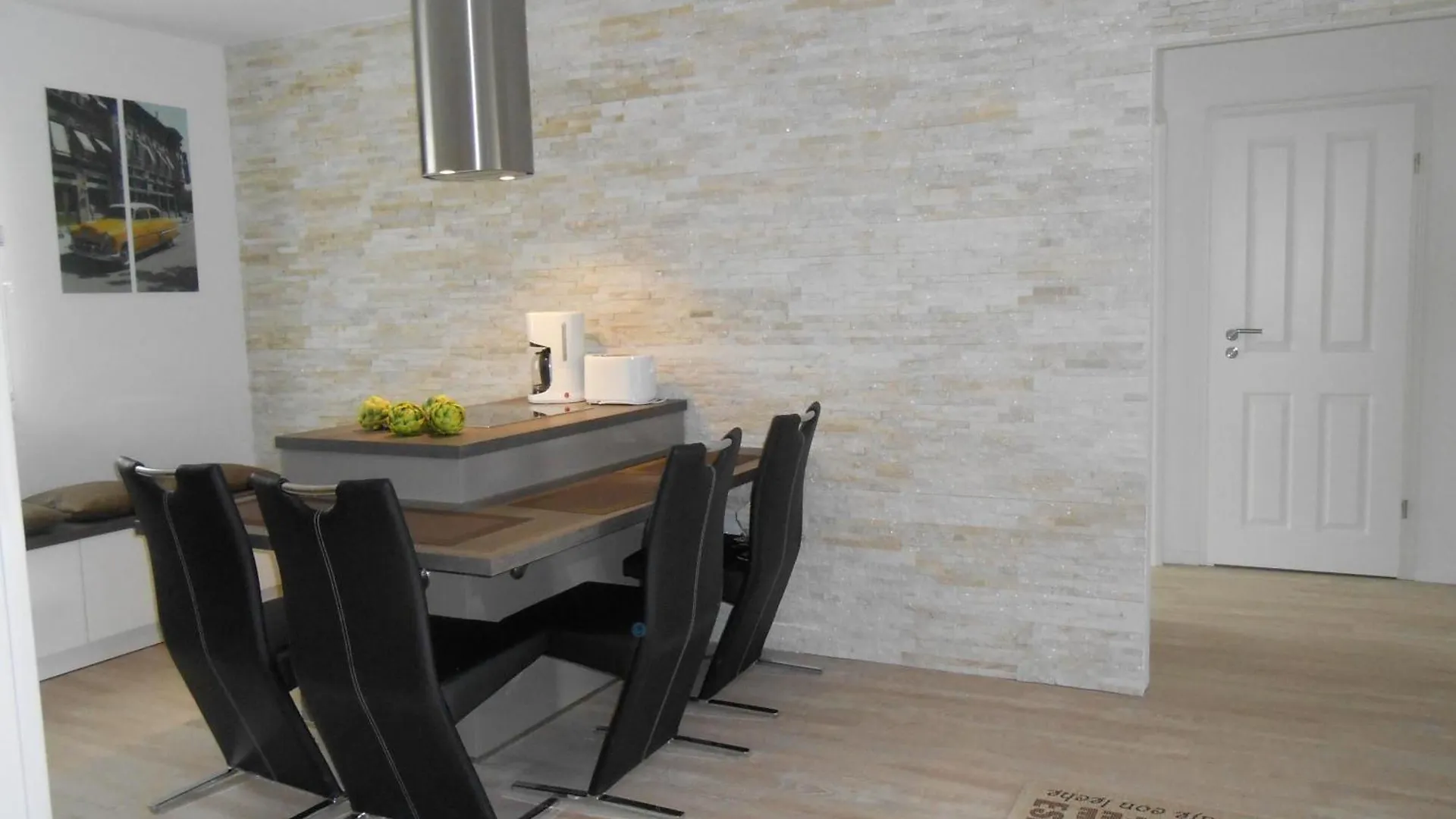 Apartment Hochwertig Eingerichtete Ferienwohnung Mit Balkon Halstenbek Germany